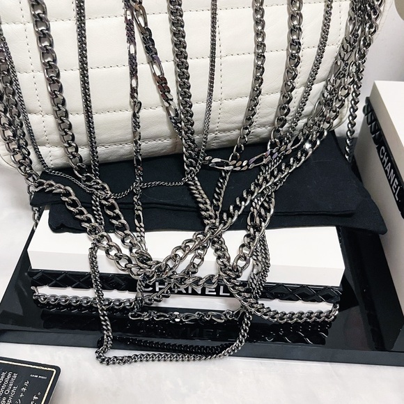 Authentic CHANEL 🦄🦄 Limited Edition RARE Multi Chain White Bag / Clutch - Picture 9 of 16